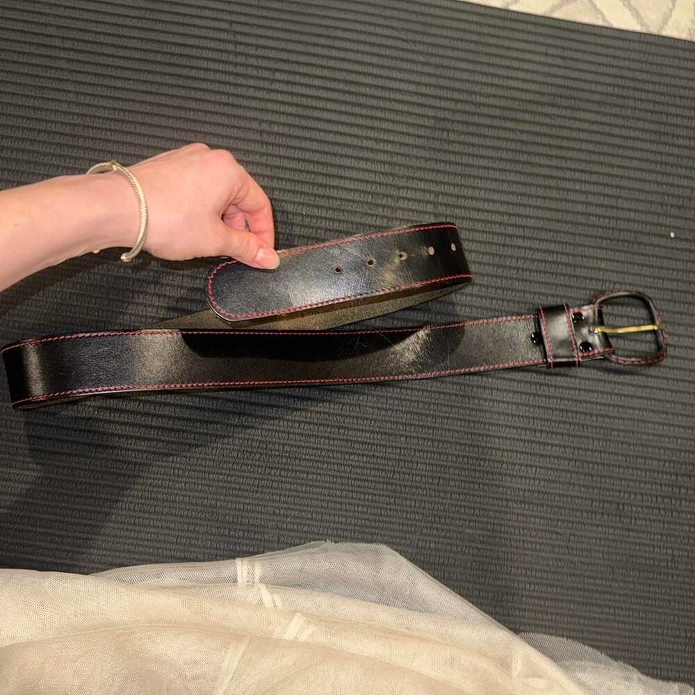 Black  leather belt with red trim - Picture 6 of 6